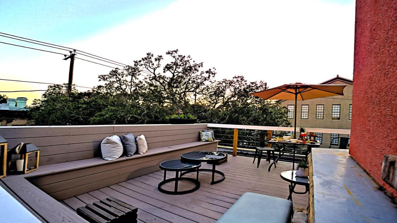 Sprawling Penthouse With Rooftop Deck Blocks From The River Savannah Dış mekan fotoğraf